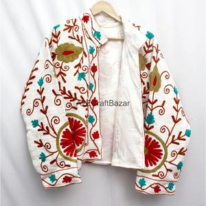 Chaqueta TNT 100% algodón hecha a mano en India con bordado Suzani, ecológica, transpirable, con cuello en V, manga larga y puntada abierta para mujer. - Product Image 6
