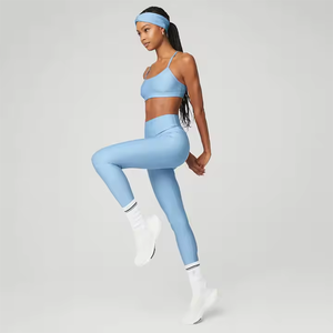 Ensemble de yoga bleu clair, haut court à bretelles spaghetti, leggings taille haute longueur intégrale, sans couture, couleur unie, tenue de sport 2 pièces - Product Image 3