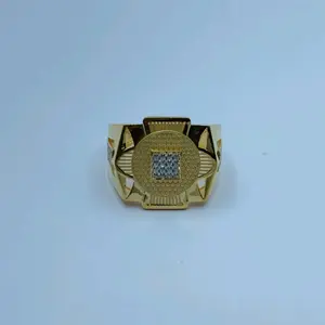 Bague élégante pour homme en or 22 carats avec grappe de diamants au centre, bande géométrique, bijoux fins de luxe - Product Image 2