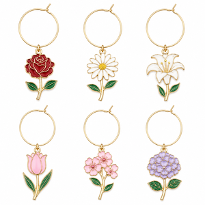 จี้โลหะรูปดอกไม้เคลือบสีอ่อนสำหรับแก้วไวน์ เหมาะสำหรับงานแต่งงานและงานปาร์ตี้ - Product Image 1