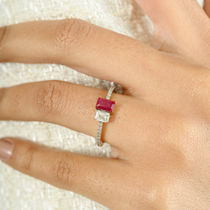 Anillo Toi Et Moi de Oro Sólido de 14K con Rubí Esmaltado y Diamantes, Ajustable - Product Image 1
