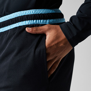 Shorts de sport pour hommes personnalisés haut de gamme en maille respirante, séchage rapide, athlétiques, pour la gym, la course et l'entraînement, écologiques, anti-plis, taille élastique - Product Image 4
