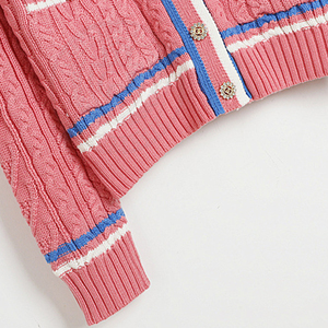 Cardigan en tricot torsadé personnalisé pour femmes, rose, col en V, broderie logo grec, boutons tendance, vêtements d'hiver - Product Image 3