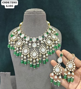 Ensemble de collier PingBling Premium Kundan, collier de mariée traditionnel indien, ensemble de bijoux, ton or, perles, pierres vertes et rouges - Product Image 2