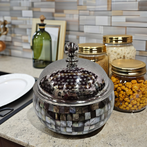 Casserole isolée élégante en nacre avec design arabe, idéale pour garder les aliments chauds - Product Image 1