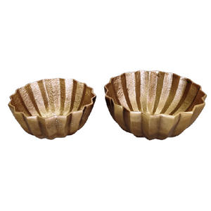 Bol en métal doré artisanal, forme ronde, travail fantaisie, pour servir, idéal pour les mariages, Diwali, bols décoratifs élégants pour la table - Product Image 2