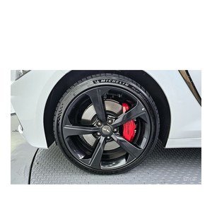 Genesis G70 3.3T Sport AWD avec boîte de vitesses automatique, sièges en cuir, caméra arrière, modèle avril 2017, 103 364 km - Product Image 5