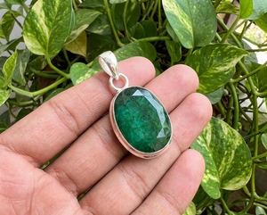 Pendentif en émeraude zambienne facettée, fait main, argent sterling 925, style vintage, certifié par un tiers, bijoux unisexe, vert naturel - Product Image 3