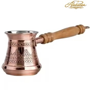 Cafetera Turca de Cobre Cezve de Alabanza Enterprises con Patrón Grabado y Mango de Madera - Product Image 1