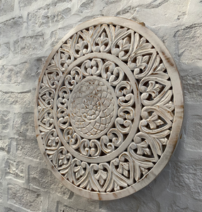 Panneau mural décoratif rond en bois massif blanc vieilli, sculpté à la main avec motifs floraux, pour la tête de lit de canapé ou le mur arrière du salon - Product Image 1
