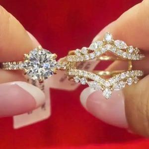 Elegante Anillo de Compromiso de Diamante Moissanite 925 con Corte Redondo de 6 Puntas en Oro Amarillo Chapado con Color D y Claridad VVS para Mujer - Product Image 1