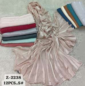 Collection de hijabs élégants en satin scintillant et mousseline florale - Ensemble de 12 foulards ornés de strass, motif abstrait en spirale, finition soyeuse - Product Image 4