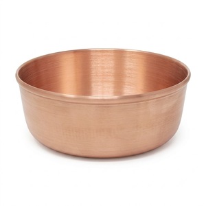 Bol mélangeur en cuivre martelé avec extérieur noir mat, logo personnalisé, écologique, bols empilables pour servir les aliments et les salades, en vente - Product Image 6
