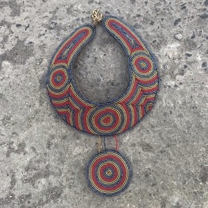 Collier ras du cou en perles de bois colorées CRYSTAL CRAFT, collier bib africain multicolore en bois - Product Image 5