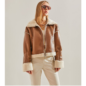 Chaqueta bomber de cuero PU marrón para mujer con cuello y puños de piel sintética, abrigo corto grueso a prueba de viento para invierno - Product Image 3