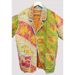 Chaqueta de Algodón Acolchada Ecológica con Bordado Kantha Vintage para Mujer, Cuello en V Floral, Ribete en Contraste, Bolsillos, Estilo Blazer - Product Image 3
