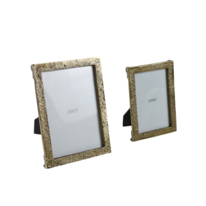 Nuevo marco de fotos decorativo de metal para mesa, color plateado, de una sola cara, diseño de aluminio y vidrio. - Product Image 4