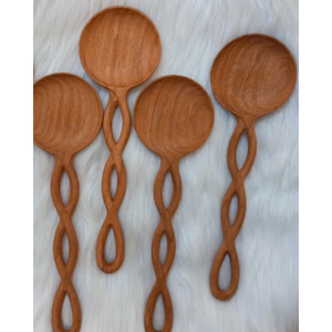 ขายส่งช้อนไม้ขนาด 16 ซม. แกะสลักลายดอกทานตะวัน ใบไม้ หัวใจ และกิ่งไม้ จากไม้เรดวูดและไม้แอช ลายไม้แบบวินเทจ สำหรับใช้บนโต๊ะอาหาร - Product Image 4