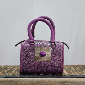 Bolso de Mano Ligero de Cuero Genuino Morado de Alta Calidad con Diseño Floral Grabado, Cierre de Cremallera, Poliéster, Bolso de Viaje de Lujo - Product Image 1