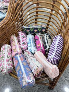 Petite trousse à cosmétiques en coton matelassé à motifs floraux indiens, mini trousse à pinceaux de maquillage, étui à crayons, trousse à rouge à lèvres. - Product Image 4