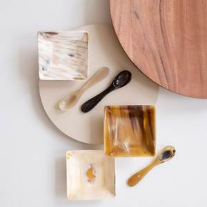 Cuillère en corne avec design rustique fait main, disponible en formes et tailles rondes personnalisables pour servir les aliments, ustensiles de cuisine - Product Image 3