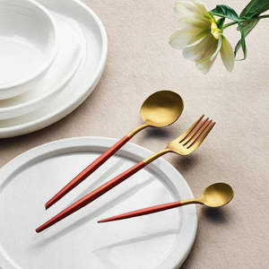 Juego de Cubiertos de Acero Inoxidable de Alta Calidad, Acabado Espejo, Mangos de Plástico, Aptos para Lavavajillas, para Fiestas y Uso en la Cocina - Product Image 6