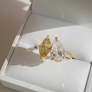 Anillo de Compromiso con Moissanita Creada en Laboratorio, Corte Pera Marquise, 2.7CT, Toi Et Moi, Oro Amarillo de 14k, Dos Piedras, Banda Catedral, Certificado GRA - Product Image 2