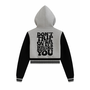 Blouson universitaire classique pour femme 'Still Woozy Saint Mercy' – Modèle hiver gris et noir à capuche pour le streetwear - Product Image 4