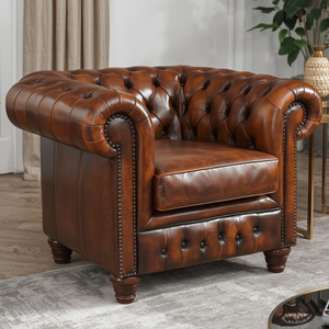 Fauteuil Chesterfield vintage en cuir marron avec capitonnage profond, fauteuil d'appoint classique à accoudoirs roulés pour salon ou bureau - Product Image 1
