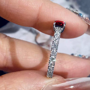 Bague en argent rhodié pour femme avec rubis taille princesse et accents de diamants pavés - Product Image 4
