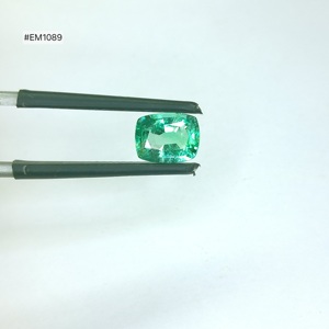 Pierre précieuse émeraude de qualité supérieure, taille 8.00-6.10-4.00, provenant de Zambie, forme coussin, 1.33ct, pierre naturelle verte pour bagues - Product Image 1