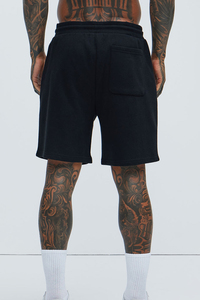 Shorts de survêtement en molleton noir premium pour homme avec cordon de serrage ajustable à la taille, coupe athlétique décontractée, tissu en mélange de coton doux - Product Image 3