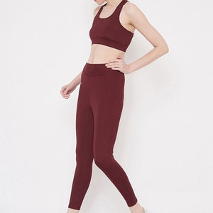 Conjunto de yoga cómodo para mujer, para entrenamiento en el gimnasio y sesiones de yoga, tela flexible para fitness y uso en un estilo de vida activo. - Product Image 2
