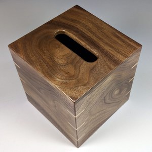 Boîte à mouchoirs en bois de noyer noir moderne et luxueuse avec logo personnalisé pour salle de bain, bureau, rangement – Boîte à mouchoirs en bois durable - Product Image 3