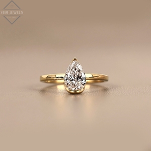 Anillo de Diamante Solitario Cultivado en Laboratorio con Corte Pera, Claridad VVS1-VVS2, Chapado en Rodio, Certificado IGI, Oro Amarillo, Anillo de Compromiso Minimalista - Product Image 1