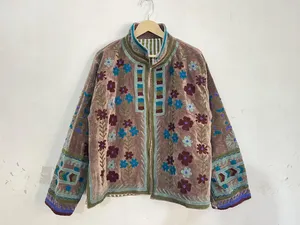 Chaqueta de terciopelo suave de primera calidad con bordado floral y detalles geométricos en las mangas, estilo bohemio étnico para mujer. - Product Image 2