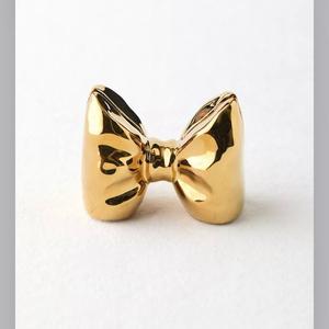 กรอบรูปตั้งโต๊ะตกแต่งหรูหราพรีเมียมสีทองเมทัลลิกพร้อมโบว์น่ารัก สำหรับตกแต่งบ้านและสำนักงานสไตล์โมเดิร์น - Product Image 1