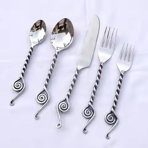 Ensemble de couverts de qualité alimentaire, finition satinée dorée, manche fin noir brillant, acier inoxydable, 5 pièces, ensemble de couverts haut de gamme pour café, dessert, table - Product Image 2