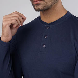 T-shirt Henley Homme Personnalisable Coupe Slim 100% Coton Impression Sérigraphique Logo au Dos Design Vierge Anti-Plis & Écologique - Product Image 3