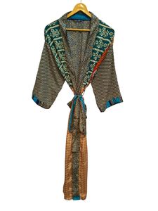 Robe kimono en soie pure, patchwork, pour couvrir le bikini, vêtement de nuit, longue robe, kimono indien vintage en soie recyclée, fait main - Product Image 2