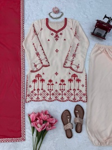 Conjunto de Kurti, Pantalón y Dupatta Tradicional para Mujer con Bordado, Corte Holgado para Uso Casual, Estilo Indio-Pakistaní - Product Image 3