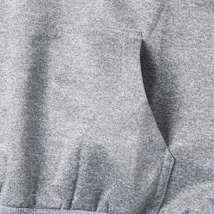เสื้อฮู้ดผู้ชายสีเทา ทรงปกติ ผ้าฝ้ายถัก สีพื้น แต่งเชือกผูกสีแดง มีกระเป๋า เหมาะสำหรับใส่ในฤดูใบไม้ร่วง - Product Image 4