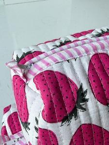 Juego de Bolsas de Aseo Rosadas con Cierre de Cremallera, Bolsas de Maquillaje Portátiles de Tres Tamaños, Diseño de Frutas, Material Textil - Product Image 2