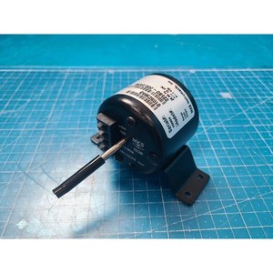 MKS 223BD-000. Capteur de pression capacitif 2ABB, utilisé comme pièce détachée pour équipement semi-conducteur d'époque - Product Image 4
