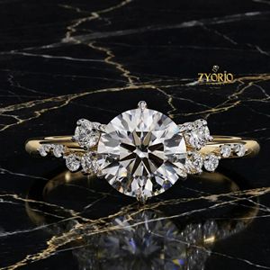Anillo de Compromiso de Oro de 14K con Diamantes de Corte Redondo en Forma de Racimo, Joyería Nupcial Elegante Inspirada en la Naturaleza - Product Image 4