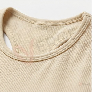 Ensemble 2 pièces de yoga pour femme, bleu marine côtelé, composé d'un crop top à manches longues et d'un short taille haute, avec décolleté carré et bretelles spaghetti - Product Image 4