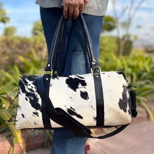 Nueva Colección de Bolsos de Cuero Vacuno, Multiusos, Hechos a Mano, con Pelo, Unisex, de Gran Tamaño - Product Image 1