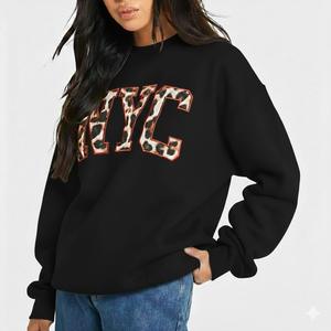 Sweat-shirt d'hiver pour femme le plus vendu, col montant, épaules tombantes, en molleton, impression personnalisée sur le devant, imperméable, léger et respirant - Product Image 1