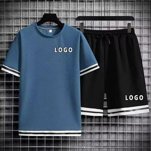ชุดเสื้อยืดและกางเกงขาสั้นสีพื้นสำหรับผู้ชาย ชุดลำลองสำหรับเล่นกีฬา แห้งเร็ว ผลิตจากผ้าโพลีเอสเตอร์ถัก - Product Image 3
