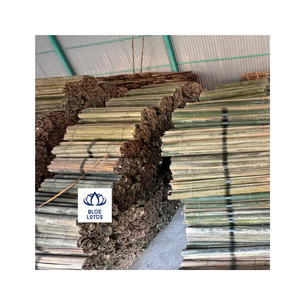 PALOS DE BAMBÚ FRESCO DE ALTA CALIDAD, SERRUÑADOS, EN FORMA DE MEDIO CIRCULO, AL POR MAYOR - Product Image 2